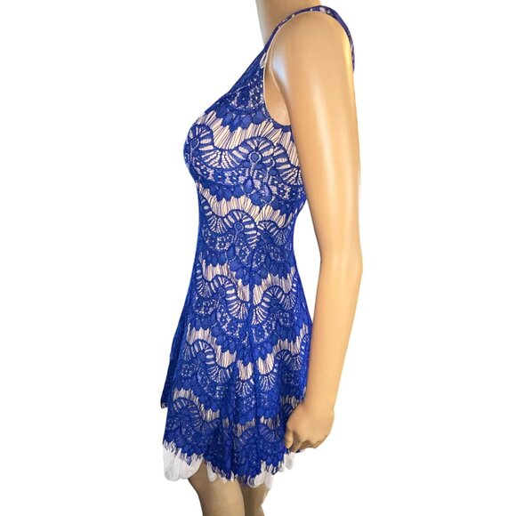 B.Darlin Junior's‎ Sleeveless Fit and Flare Lace Dress with Ruffle Hem Size 1/2 - Picture 3 of 7